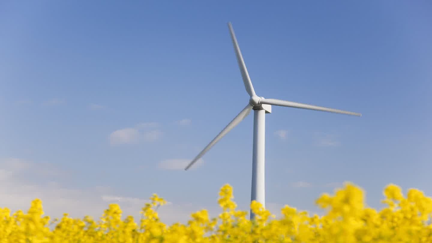 Turbina eólica de sostenibilidad en campo amarillo
